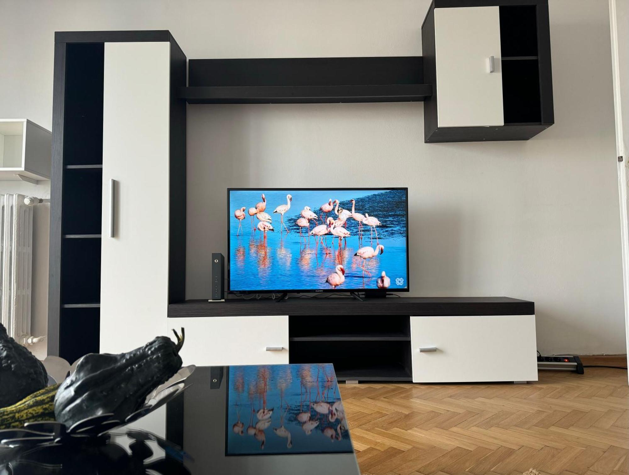 Airy & Beautiful Downtown Apartment Bucarest Esterno foto