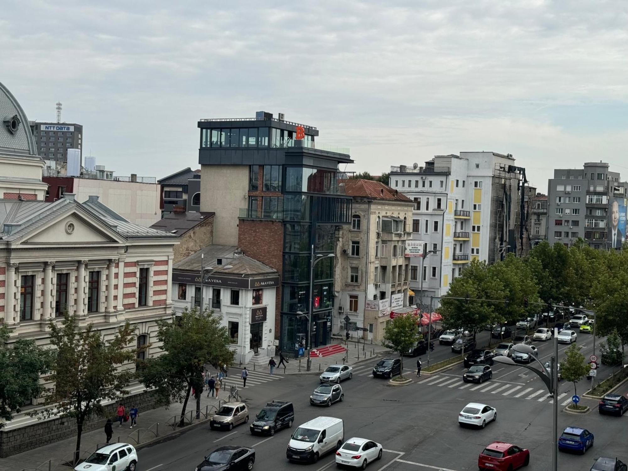 Airy & Beautiful Downtown Apartment Bucarest Esterno foto