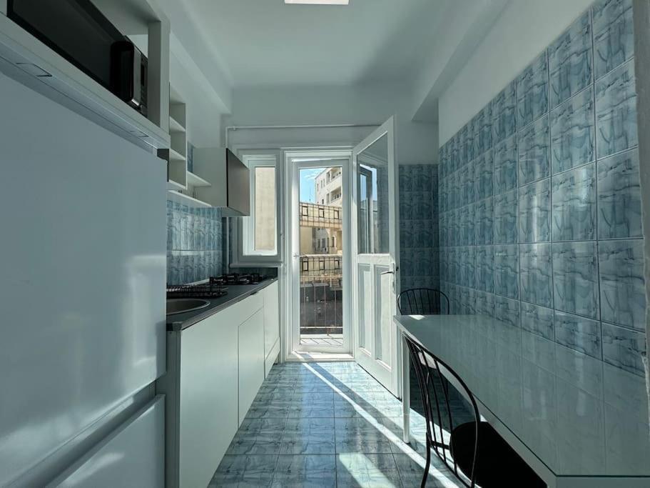 Airy & Beautiful Downtown Apartment Bucarest Esterno foto